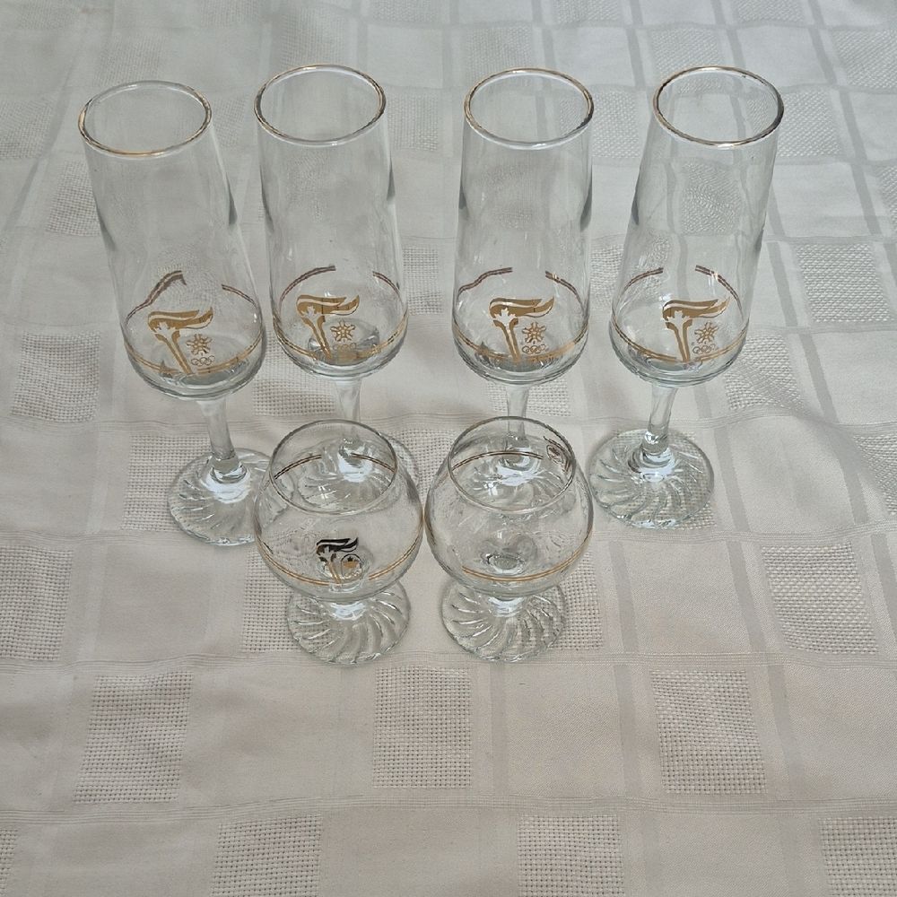 Gold Accent Glassware Set - Picture 15 of 16